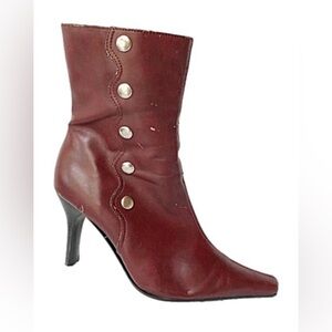 Predictions - Red/Rust heeled Burgundy Pointed Toe Button Accent Ankle Boots